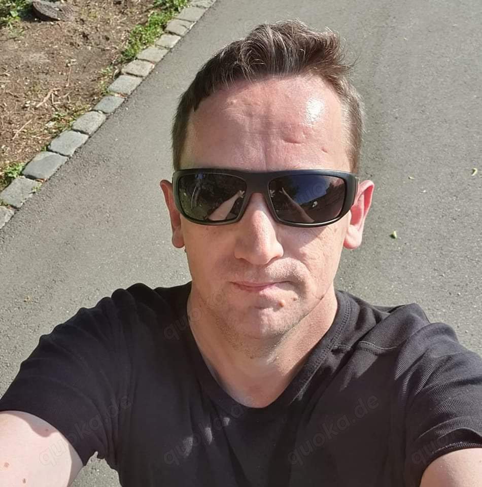 Ich suche Freundschaft + Affäre oder Abendteuer mit Frauen (Keine Paare)