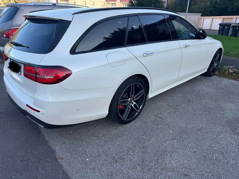 Mercedes-Benz E 250 E 250 T 9G-TRONIC AMG Line