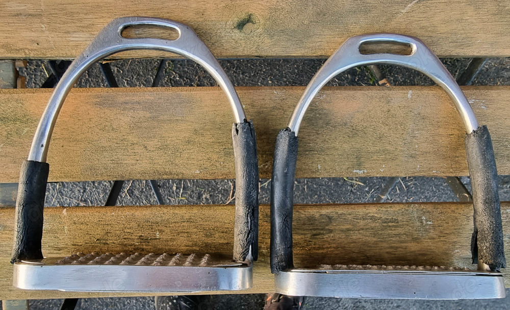 Sicherheits-Steigbügel mit Edelstahleinsatz, beweglich, gebraucht