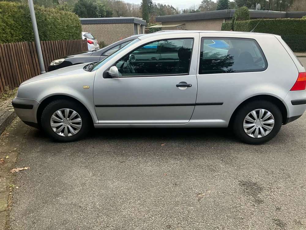 Volkswagen Golf Golf 4, 1.Hand, silber, TÜV neu