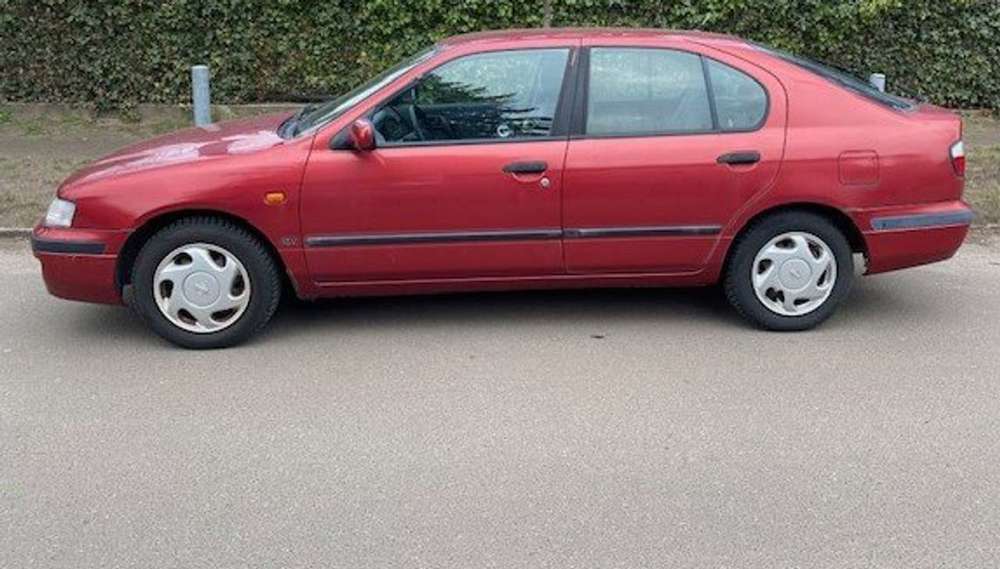Nissan Primera 1.6 SLX P11 Hatchback