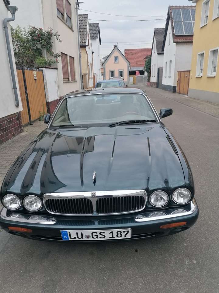 Jaguar XJ8