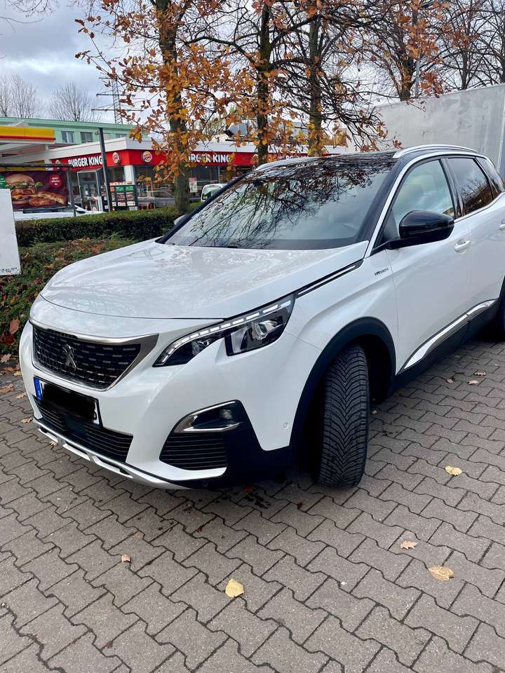 Peugeot 3008 Hybrid4 300 PS  GT LED voll Ausstattung massage