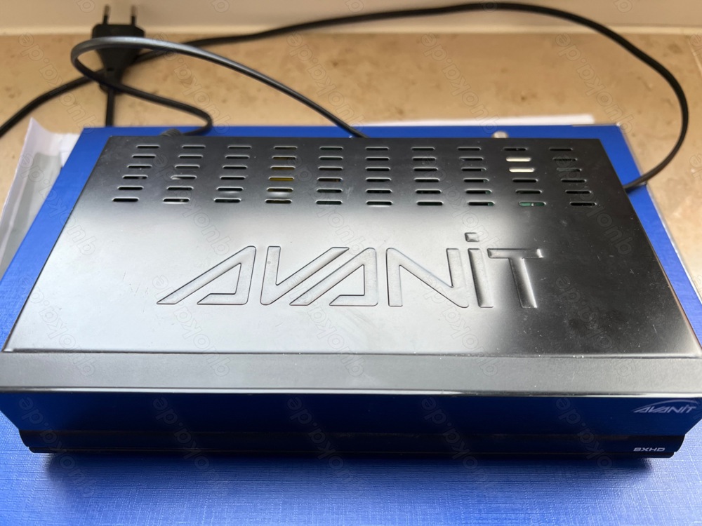 Satelliten-Receiver AVANIT SXHD mit Fernbedienung
