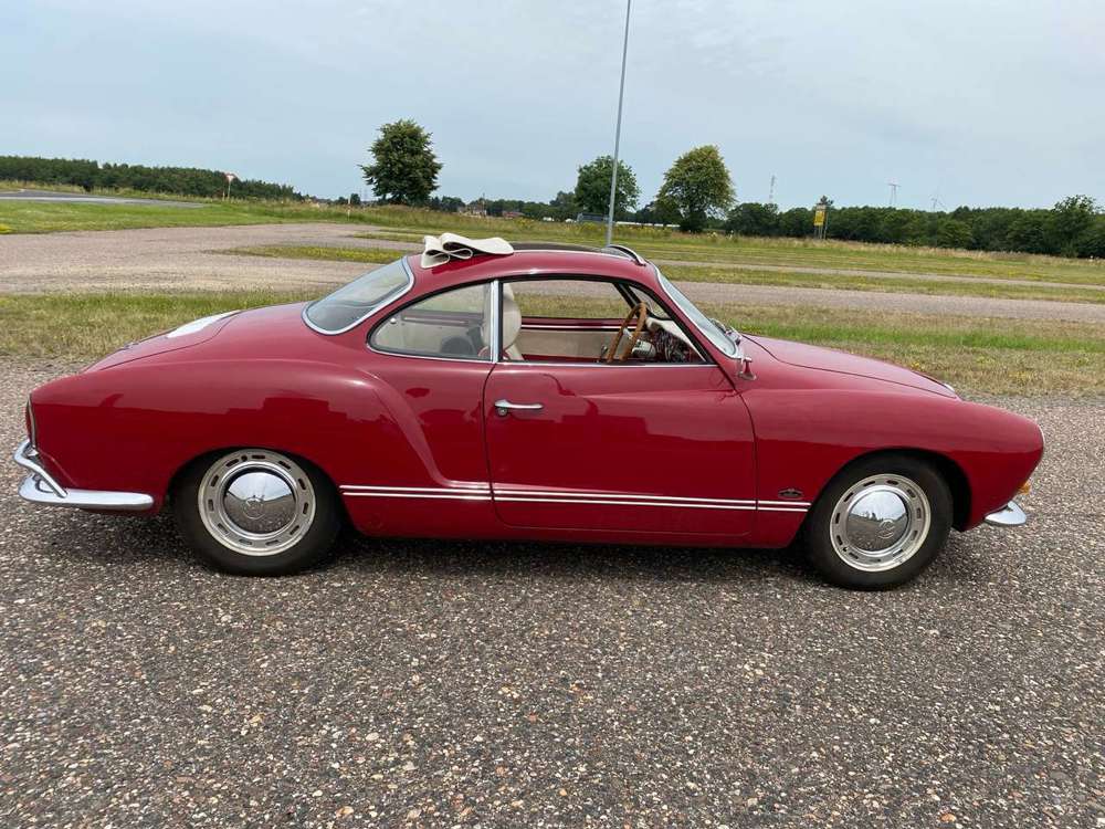 Volkswagen Karmann Ghia Coupé mit Faltdach