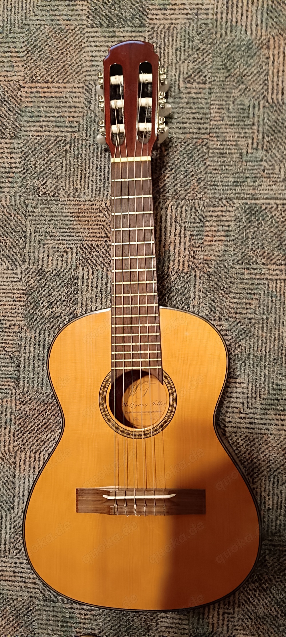 Oktavgitarre vollmassiv vom Gitarrenbaumeister Wolfgang Teller.