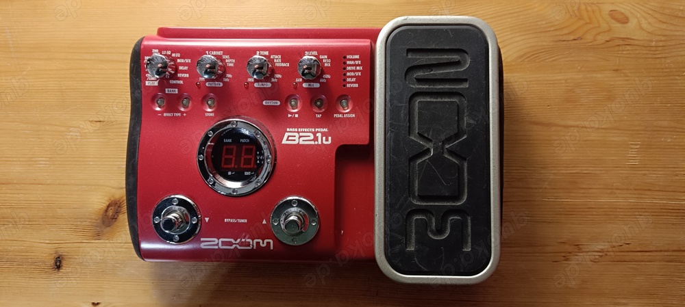 ZOOM B2.1u Bass-Effektgerät mit Expression-Pedal und USB-Ausgang