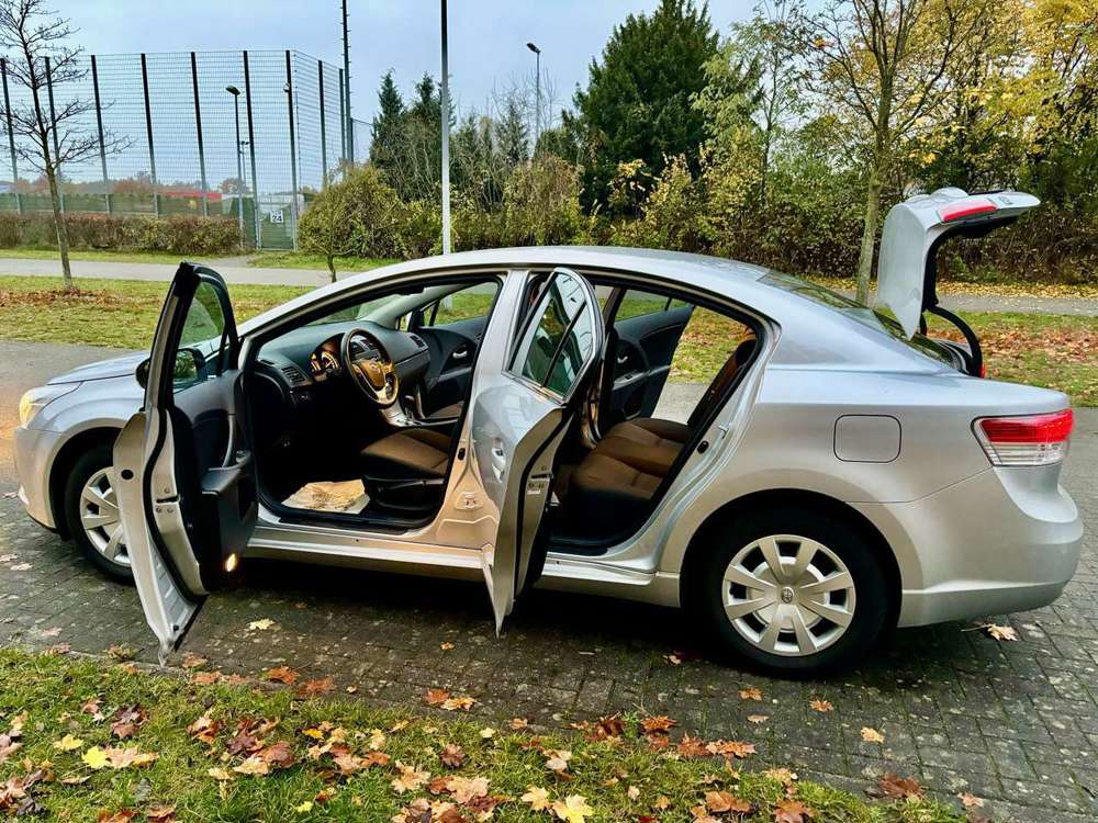 Toyota Avensis 1.8- AVTOMATIK