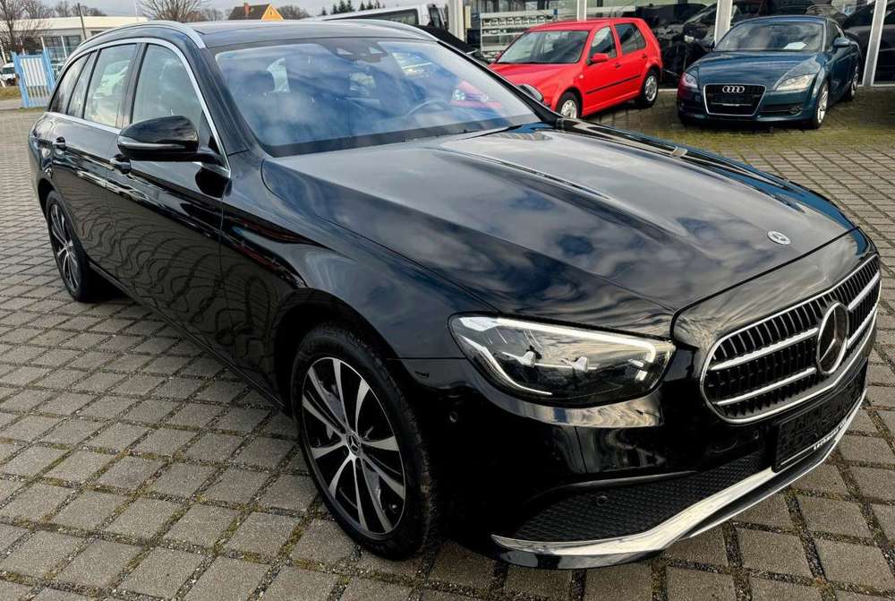 Mercedes-Benz E 300 de 4Matic 1-Hd.|ILS|Distr.|AHK|DAB