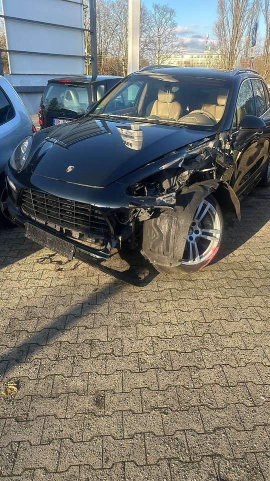 Porsche Cayenne GTS Tiptronic S Panoramadach Unfall