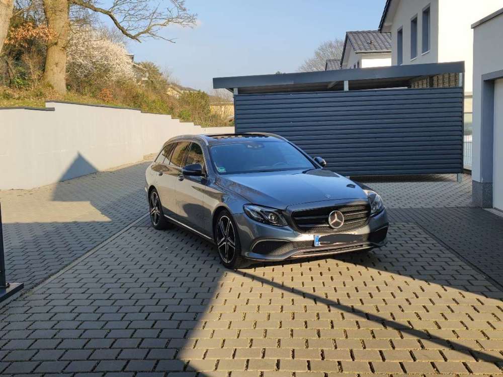 Mercedes-Benz E 300 E 300 d (213.208)