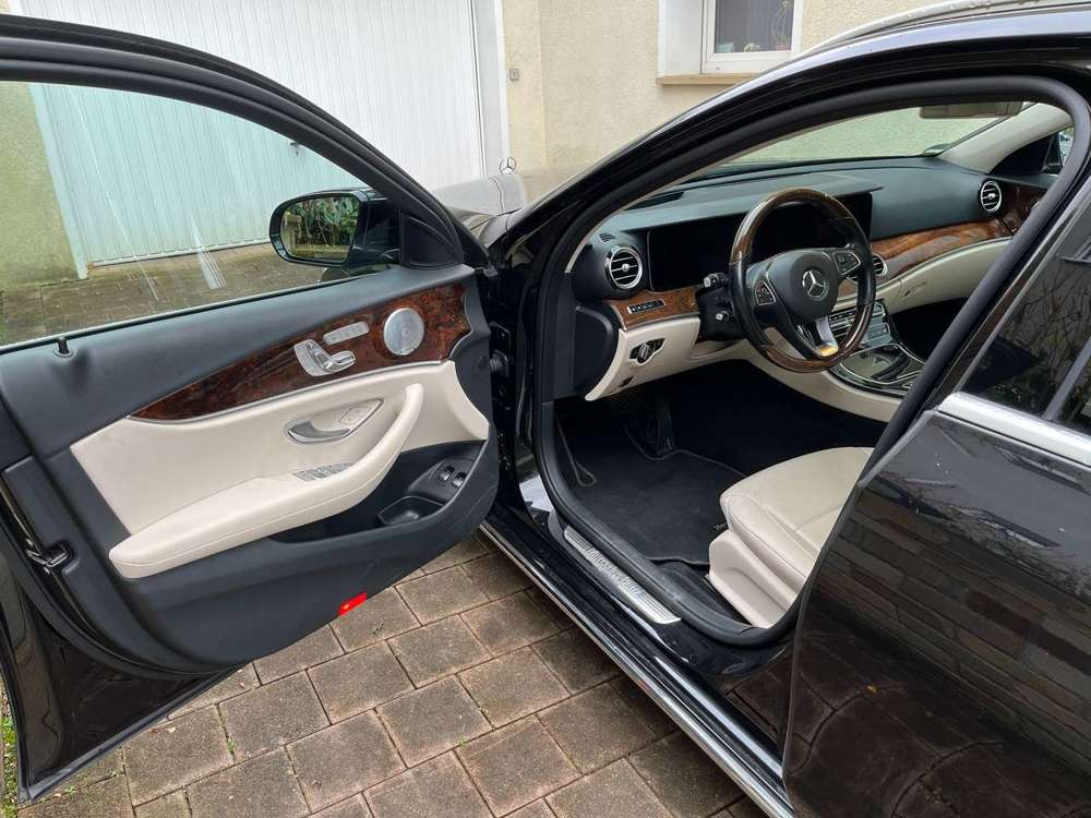 Mercedes-Benz E 350 E 350 d 4Matic T 9G-TRONIC