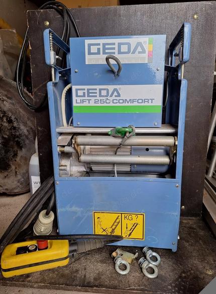 Dach-Auzug GEDA LIFT 250 Comfort,3x genutzt für PV-Module auf Dach gehoben