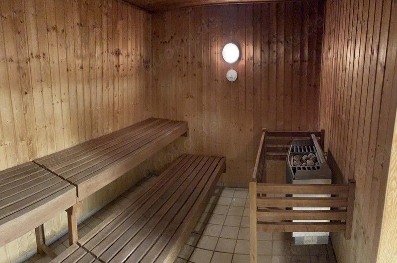 Suche dich oder euch (NUR weiblich) für FKK, Sauna, Therme, Freizeit ...