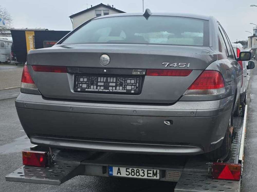 BMW 745