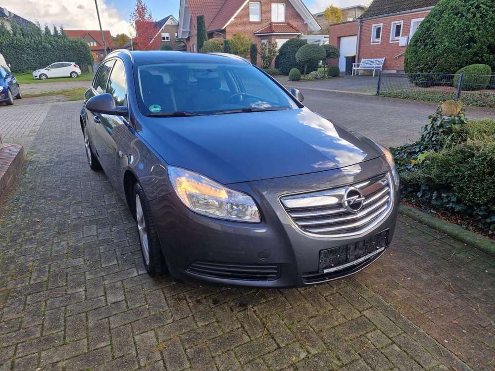Opel Insignia 1.8 Sports Tourer Design Edition