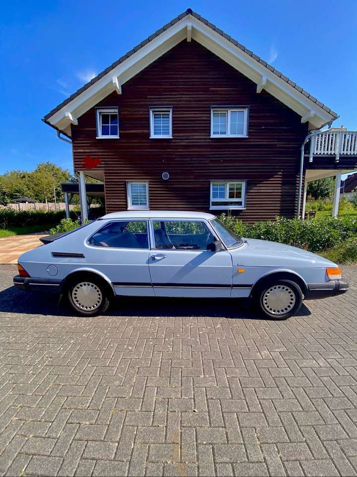 Saab 900 i