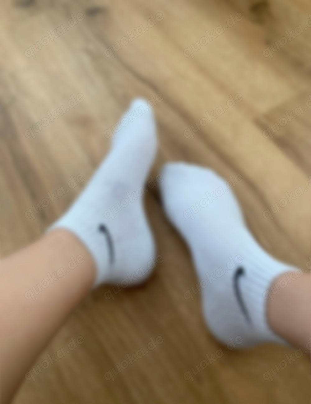 getragene Socken, getragene Wäsche, getragene Sneaker, Fußbilder, Fußvideo, Girlfriend Flat, Sextalk