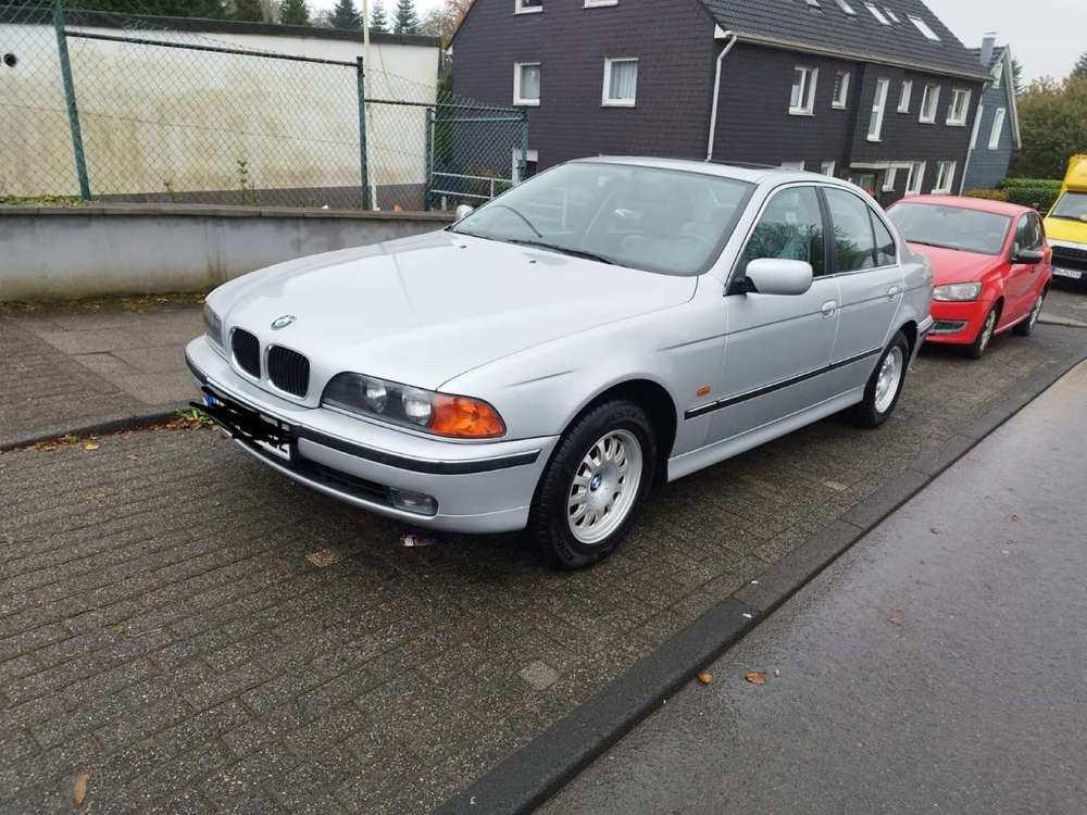 BMW 523 523i nur 158.000km sehr guter zustand.