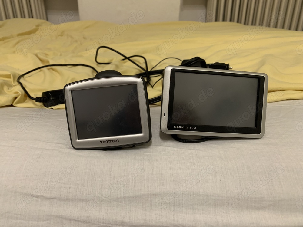 2 Navis tomtom one und Garmin