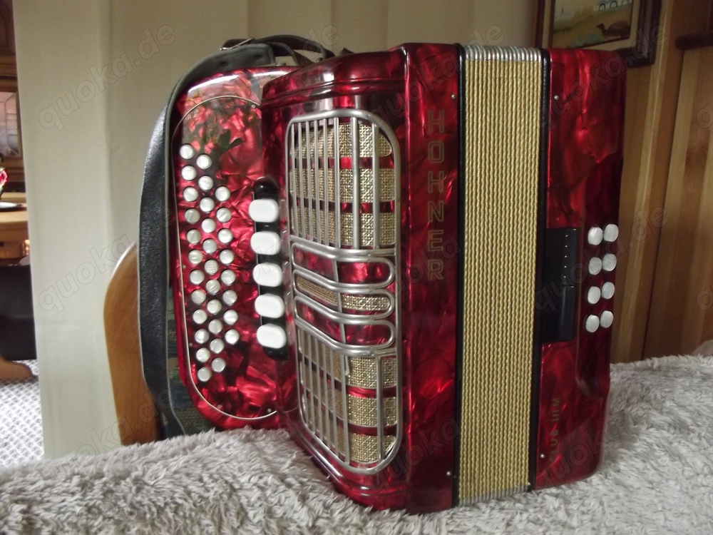 Akkordeon mit  5 Melodie und 3 Bassregister