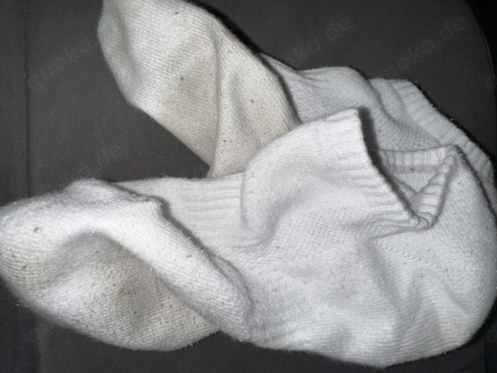 Getragne Socken mit speziellen Flecken 