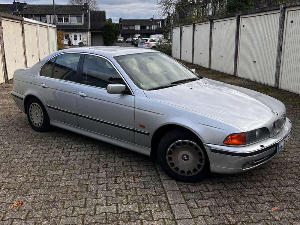 BMW 523 523i