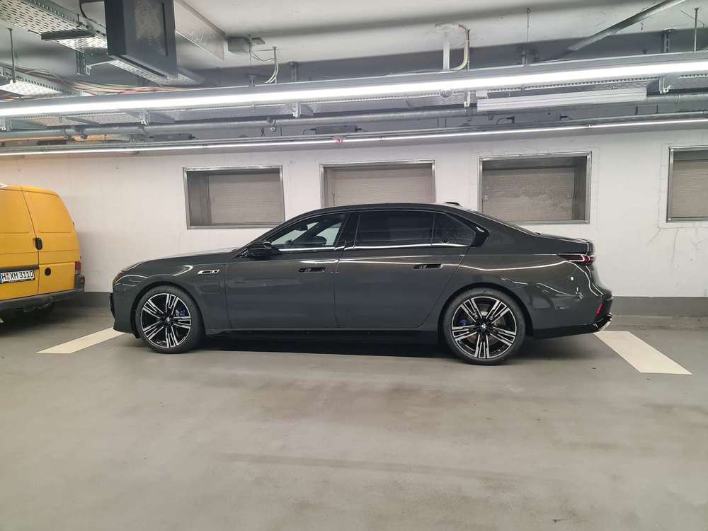 BMW 760 M760e xDrive