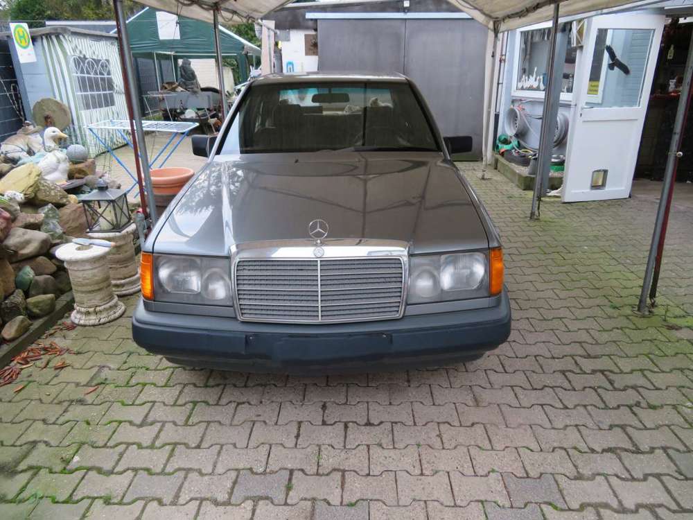 Mercedes-Benz E 230 E-Klasse