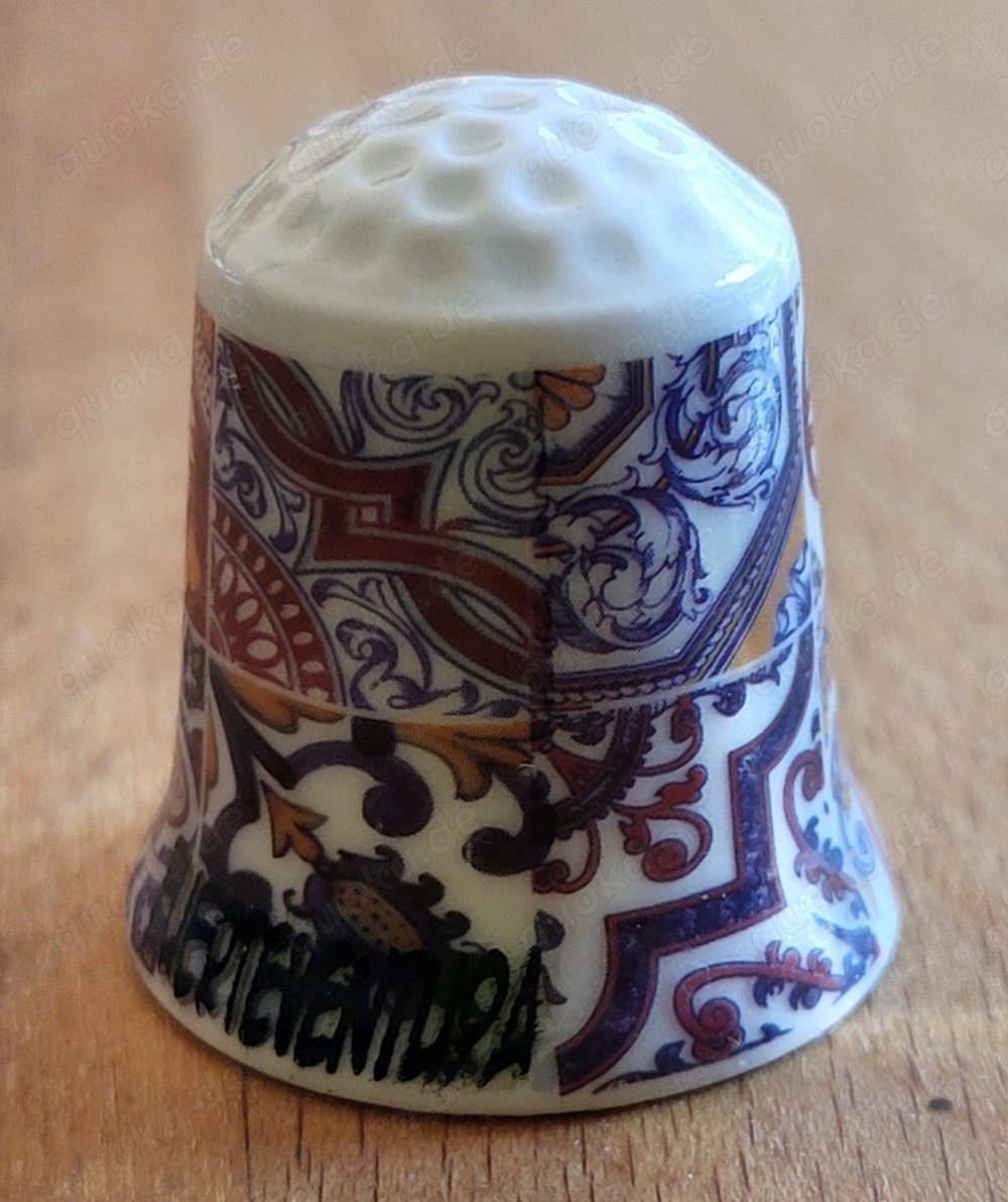 Fingerhut aus Porzellan