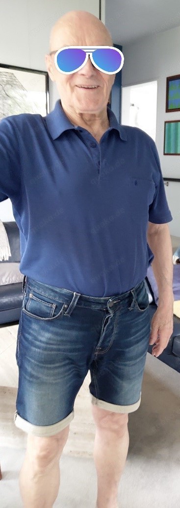 SIE ab 18 Jahre, suche eine junge Frau, für gemeinsamen Spaß, im Auto oder bei mir in der Wohnung