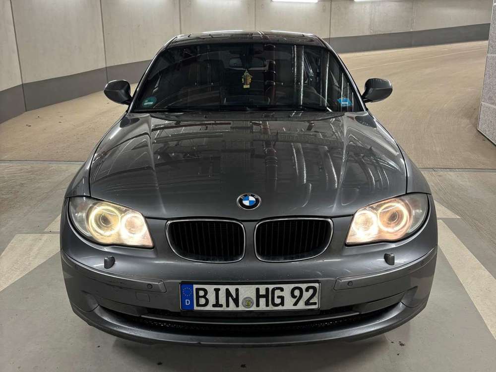 BMW 120 Navi Prof, Keyless-Exklusive Ausstattung, Garagenf