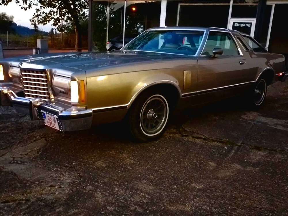 Ford Thunderbird mit 5 7 L und H Kennzeichen