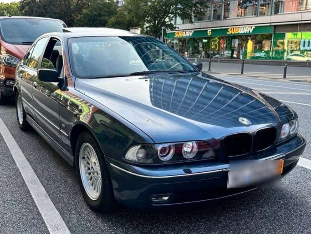 BMW 523 523i