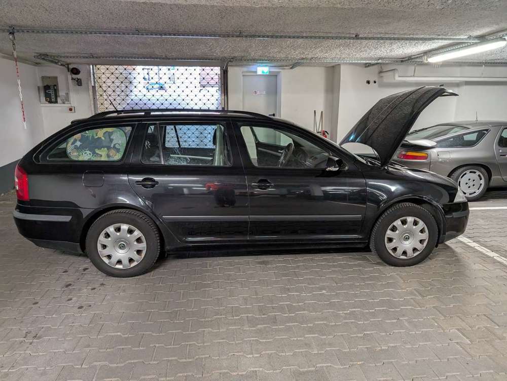 Skoda Octavia Octavia+II+1.6+FSI+Auffahrunfall_vorne