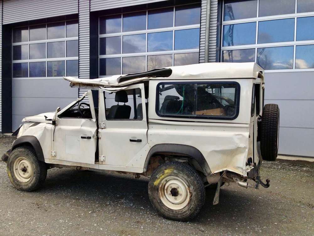 Land Rover Defender Defender 110 Station Wagon Td4 2,4l Unfall