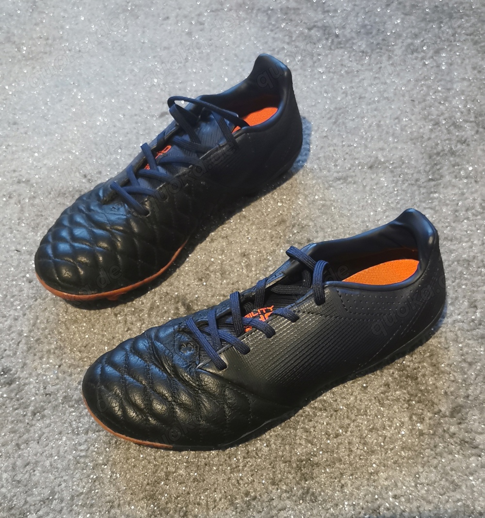 Stollenfußballschuhe 