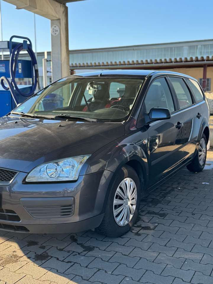 Ford Focus Turnier 1.6 Ti-VCT Ghia