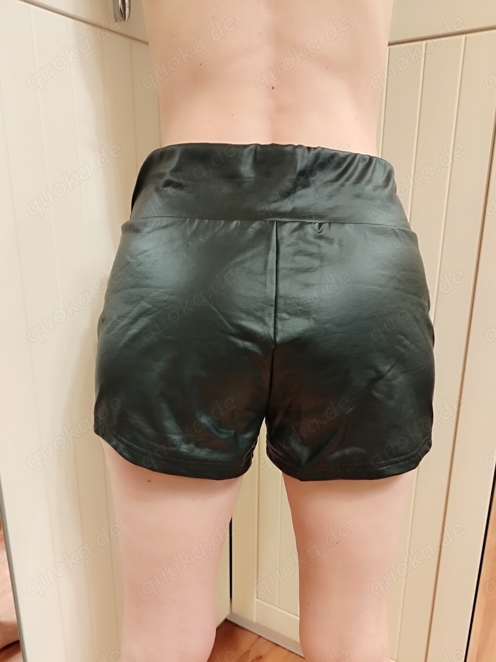 Sexy Lederimitat Hose   Shorts   Hotpants - schwarz - Damen-Größe L 