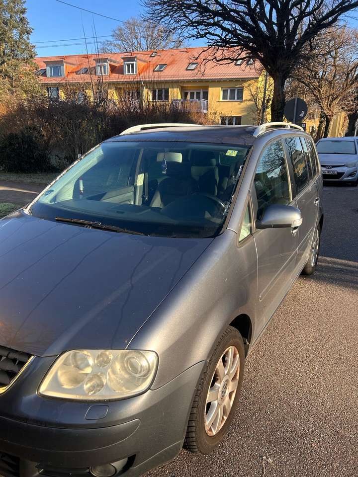 Volkswagen Touran 2.0 FSI Highline