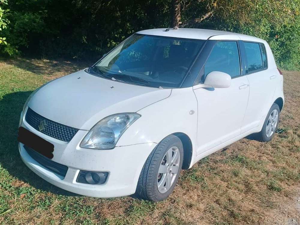 Suzuki Swift Swift+1.3+Black+and+White