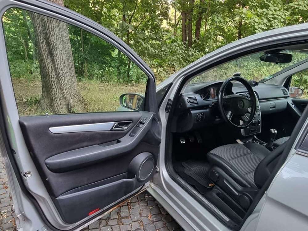 Mercedes-Benz B 200