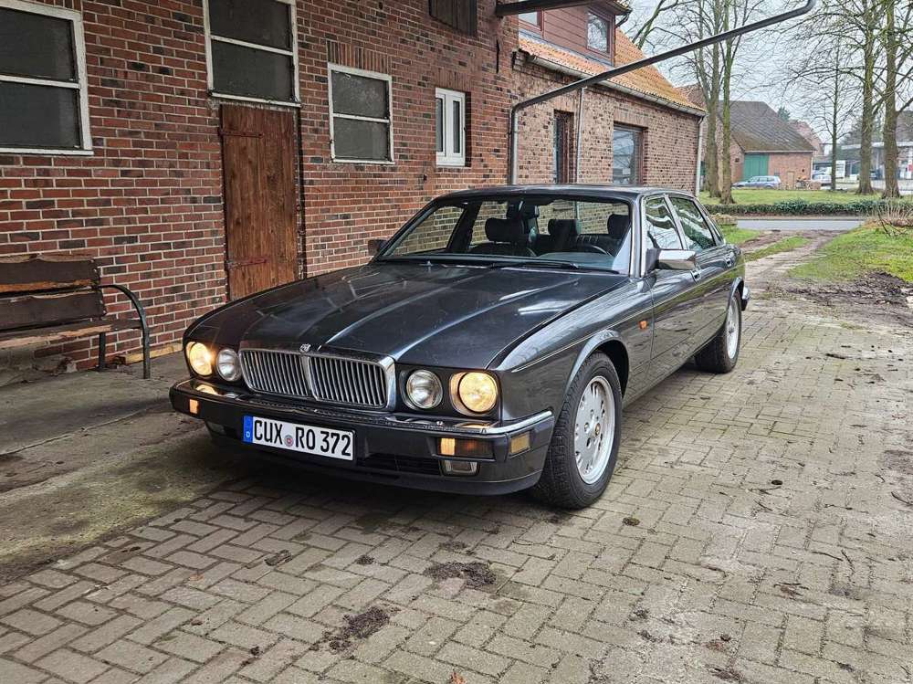 Jaguar XJ6 XJ40 Jaguar V6 4 Liter