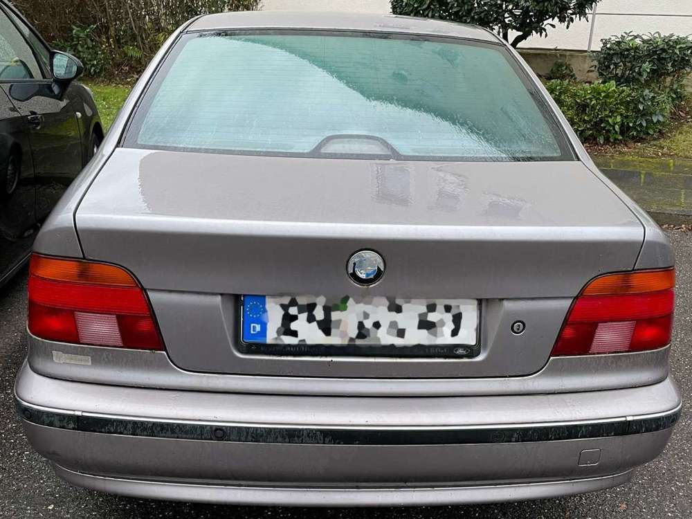 BMW 523 523i