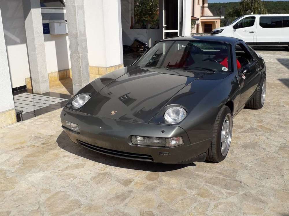 Porsche 928 S4