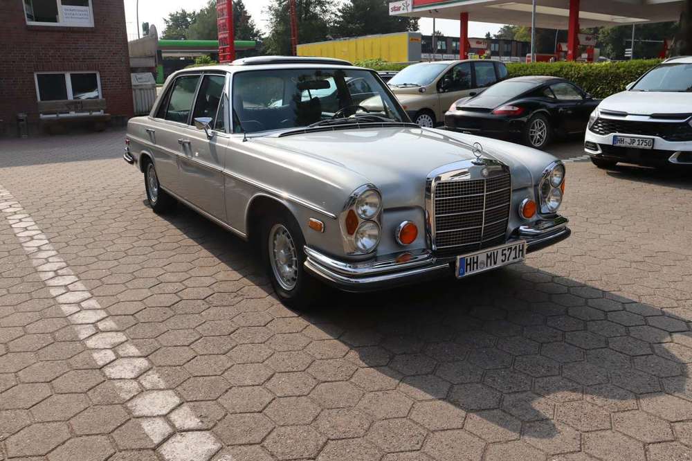 Mercedes-Benz 300 300 SEL. 4.5