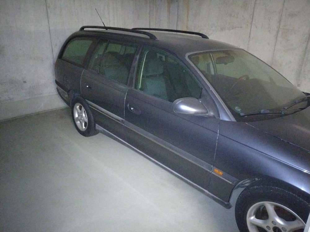 Opel Omega Caravan 2.0 16V CD Reflection