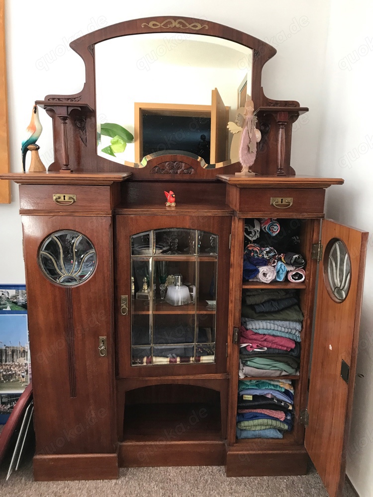 Jugendstil- Kaminschrank wunderschöne Verzierungen 