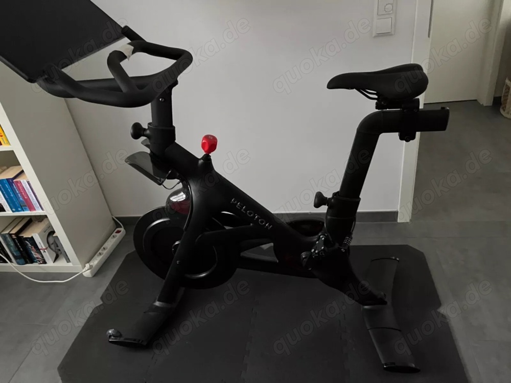 Peloton Bike Fitnessbike mit 22 Zoll HD