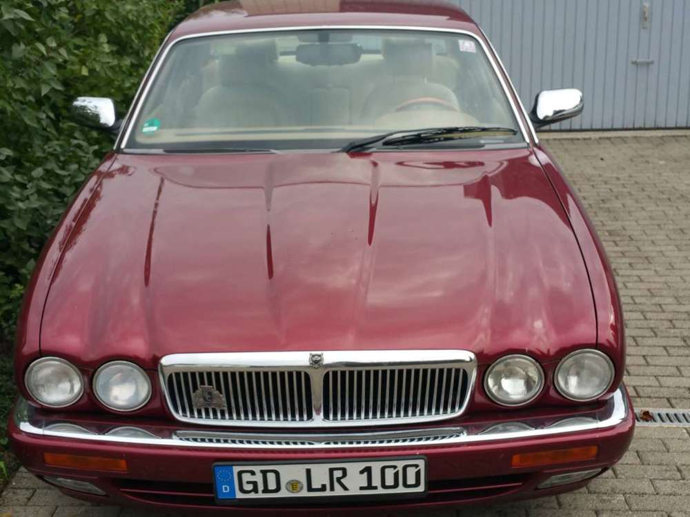 Jaguar Daimler XJ Six